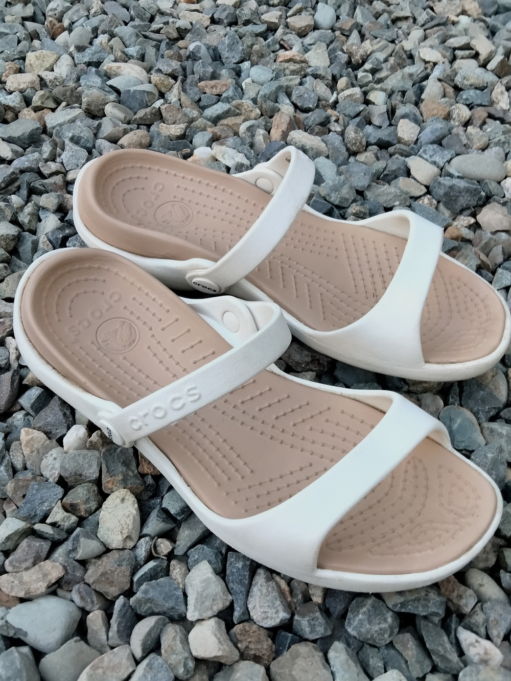 Crocs Cleo V Sandals Women's Size 8 White Tan Double Strap Comfort Slides